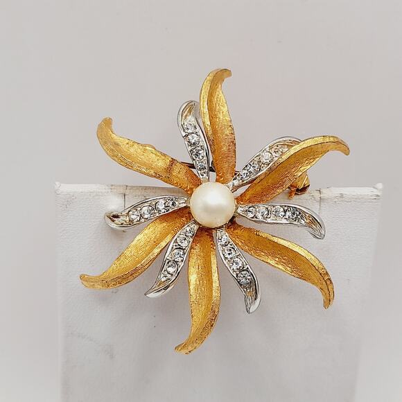 Judy Lee Gold Silver Flower Brooch Faux Pearl Rhinestone Vintage Pin - Picture 2 of 8